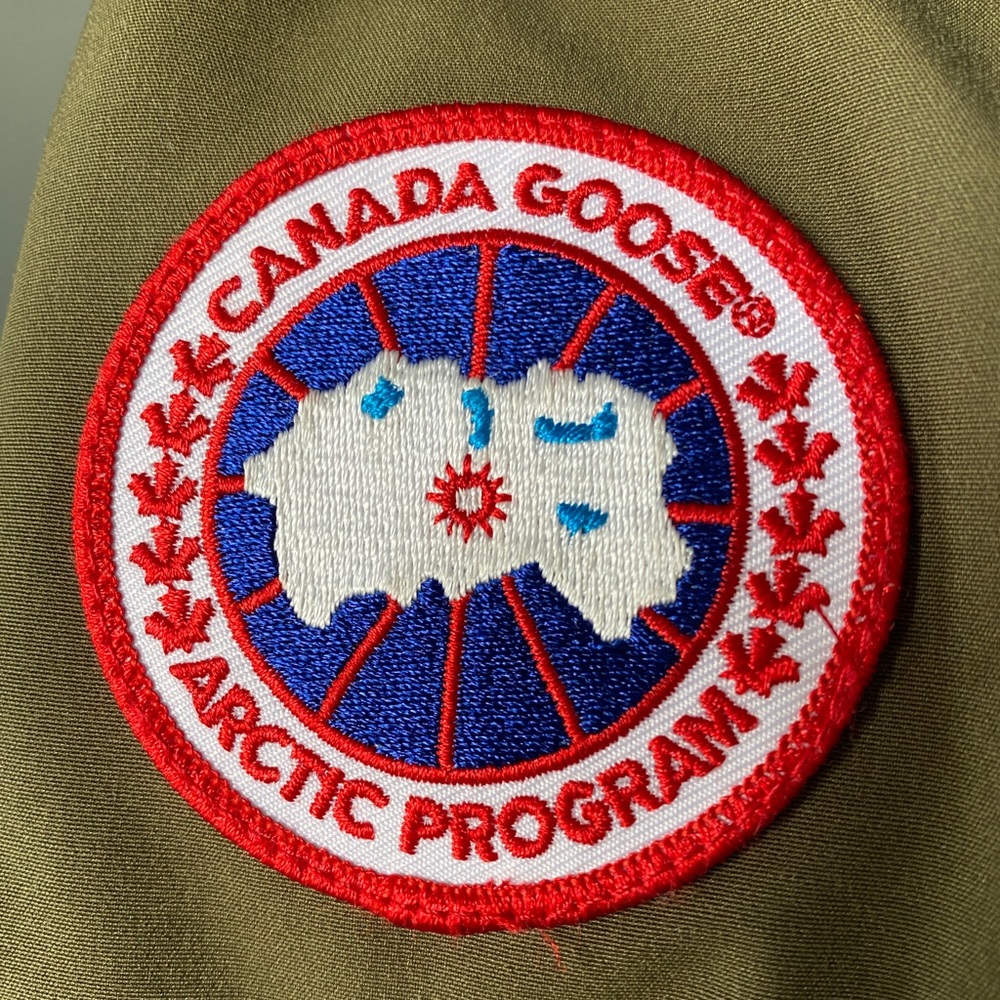 Selling my Canada Goose parka! In really great condition. Size XS